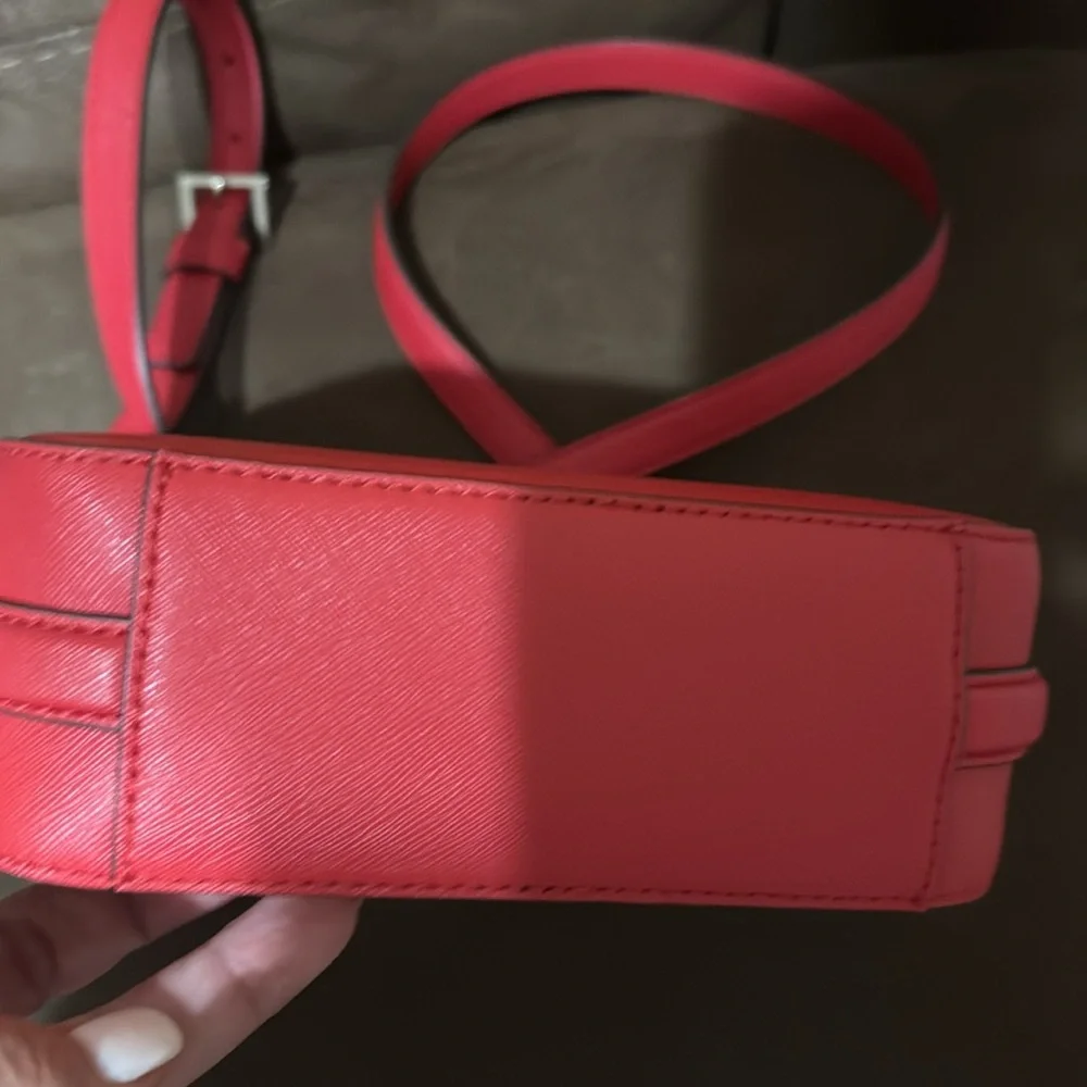 Kate Spade crossbody use only couple of tomes is in excellent condition.